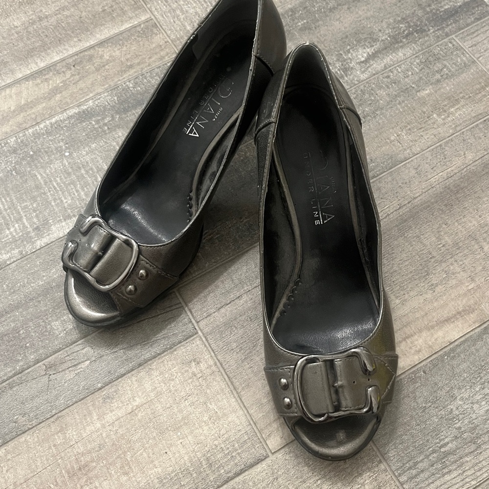 Ginza Diana Underline Black Heels with Buckle Detail